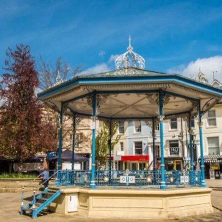 Kb99 Comfy 2 Bedroom House In Horsham, Pets Very Welcome With Easy Links To London And Gatwick المظهر الخارجي الصورة