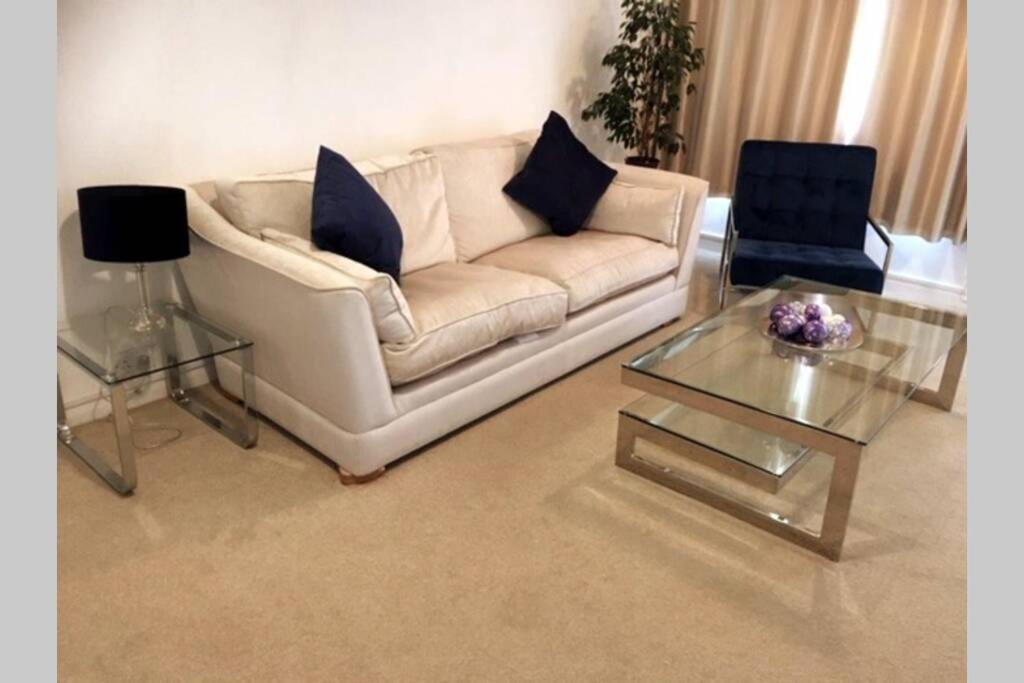 Kb99 Comfy 2 Bedroom House In Horsham, Pets Very Welcome With Easy Links To London And Gatwick المظهر الخارجي الصورة