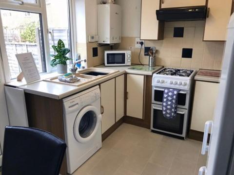 Kb99 Comfy 2 Bedroom House In Horsham, Pets Very Welcome With Easy Links To London And Gatwick المظهر الخارجي الصورة