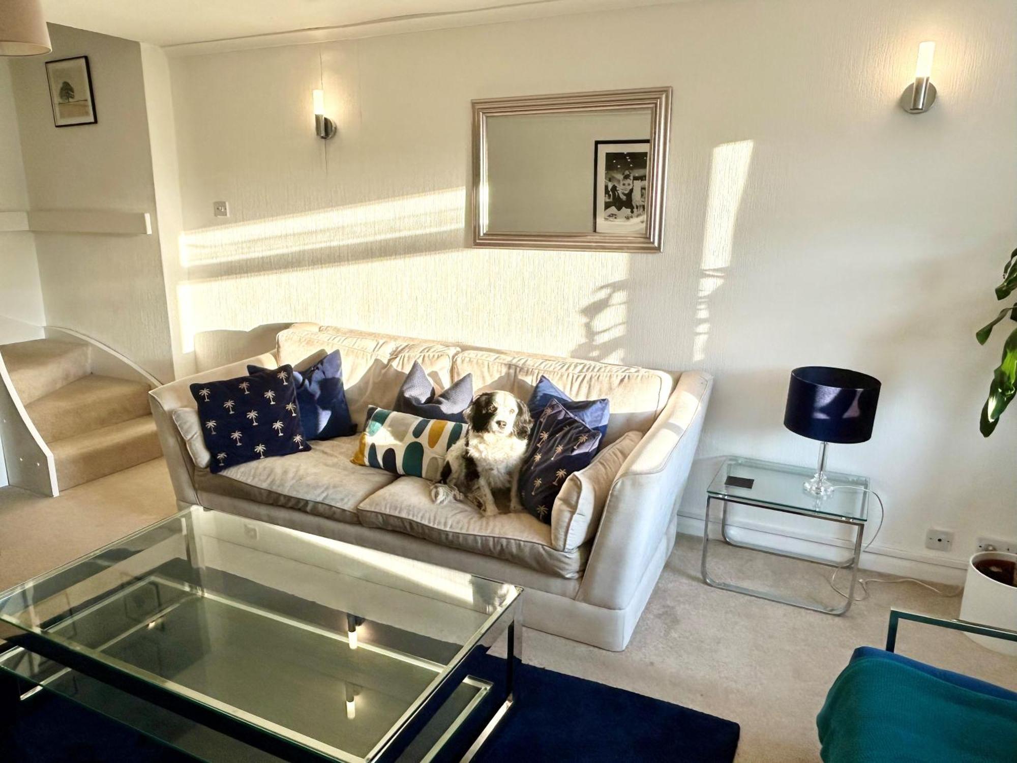 Kb99 Comfy 2 Bedroom House In Horsham, Pets Very Welcome With Easy Links To London And Gatwick المظهر الخارجي الصورة