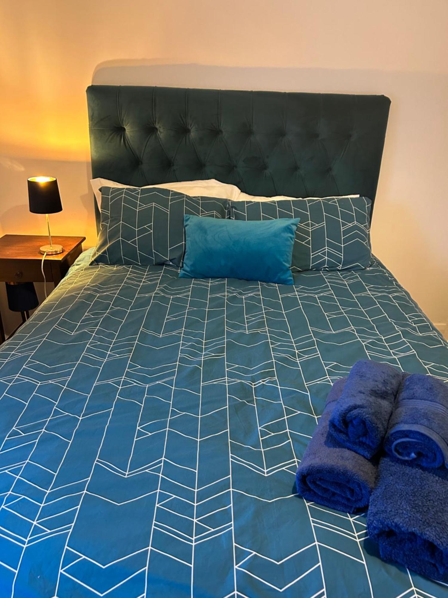 Kb99 Comfy 2 Bedroom House In Horsham, Pets Very Welcome With Easy Links To London And Gatwick المظهر الخارجي الصورة